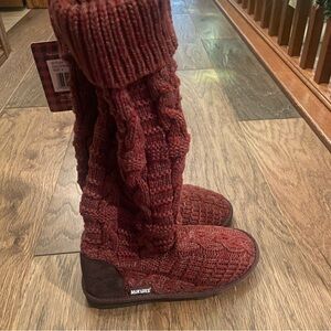 The Original Muk Luks Shelly Cuff Boot
Size 8
Color: #605 Chianti (wine, maroon)